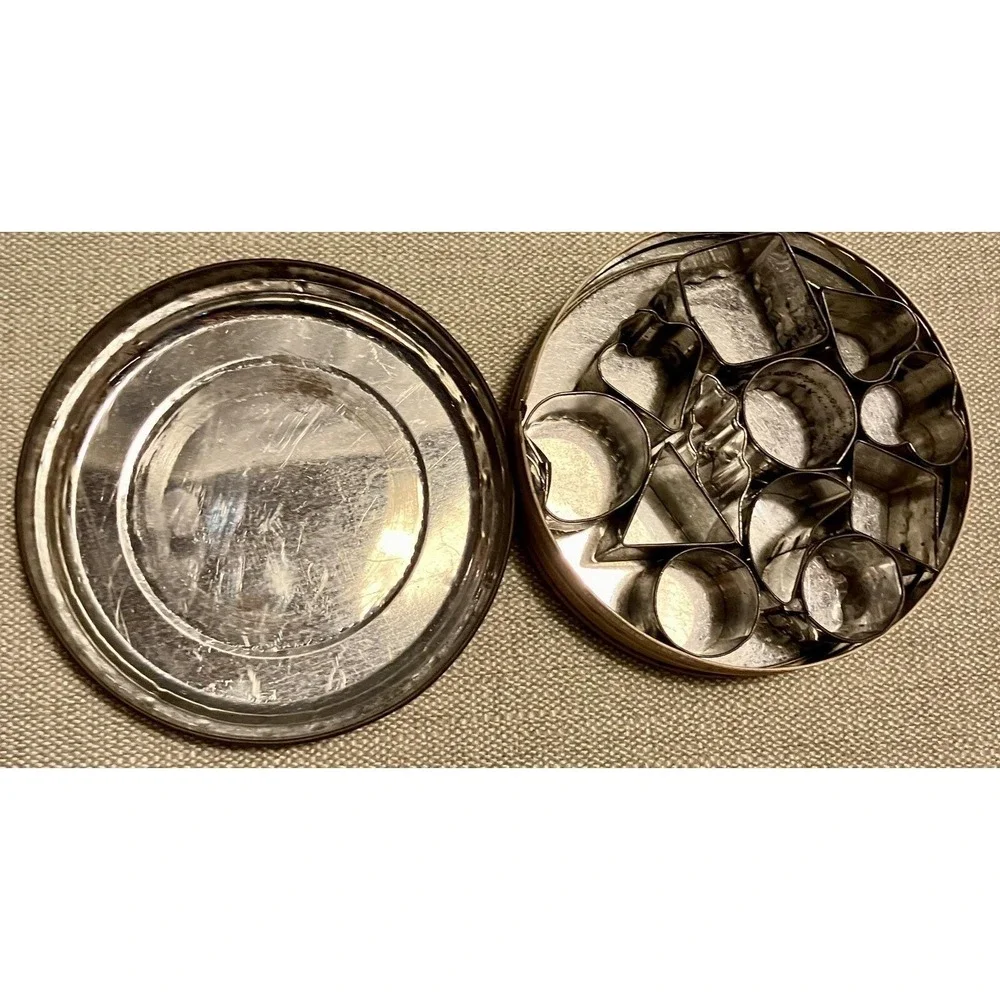 Vintage Canape Hors D'oeuvre Cutters Set 12 Piece Metal Tin Made in Japan Red